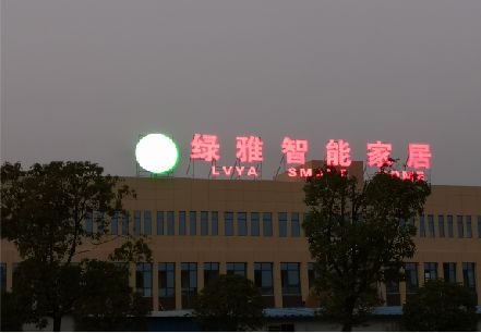 罗平楼顶冲孔发光字是怎么安装的?