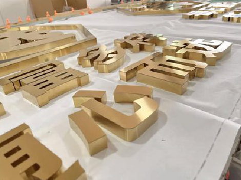 罗平拉丝不锈钢字的特点。