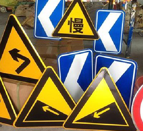 罗平标识标牌中颜色的确定是很重要的。